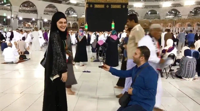 Turkish Man Proposes Girlfriend in Front of Kaaba, Haram.