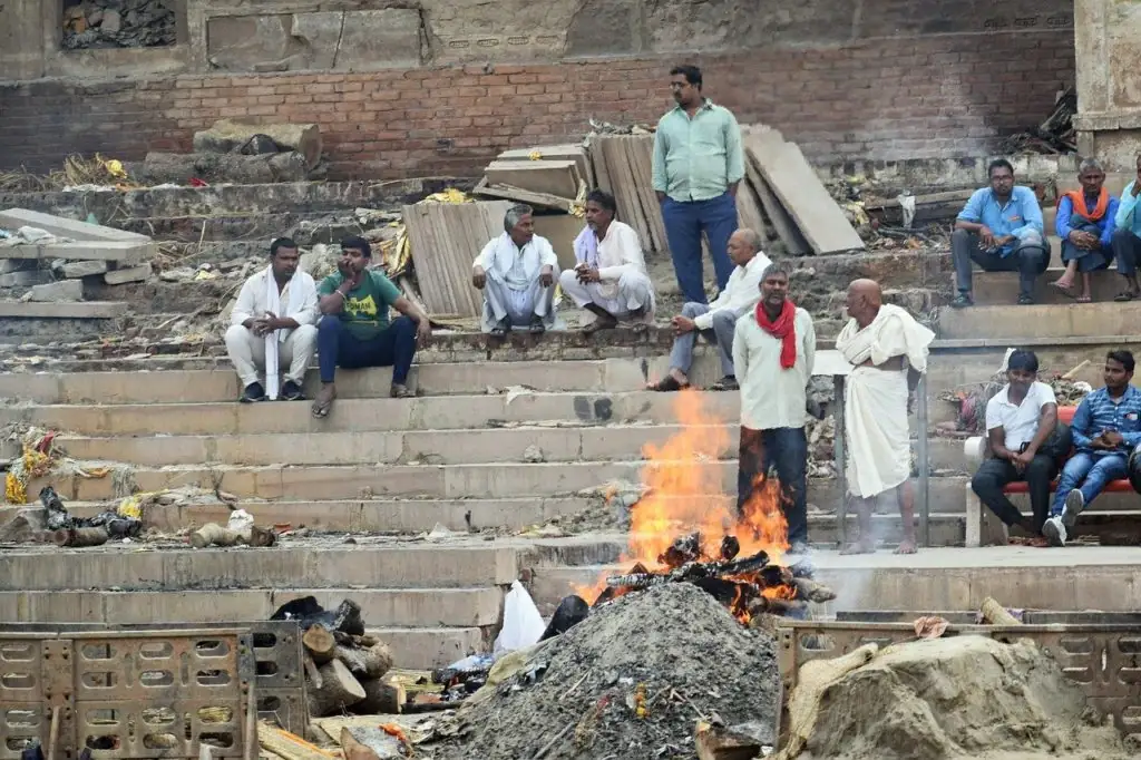 Muslim patients who died due to Coronavirus are Burnt not buried in Sri Lanka.