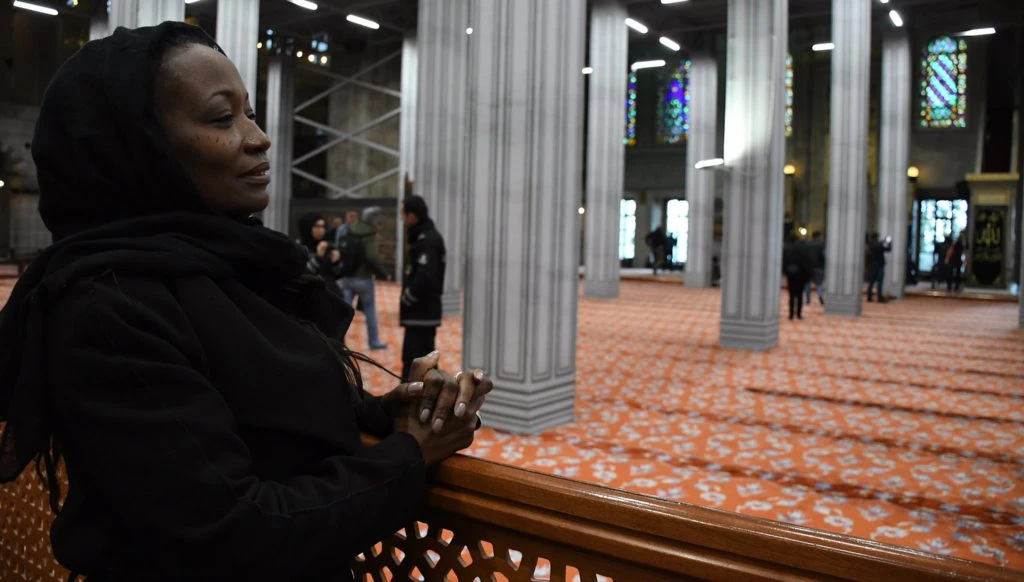 US Singer Della Miles Converted To Islam, After Visiting Turkey.